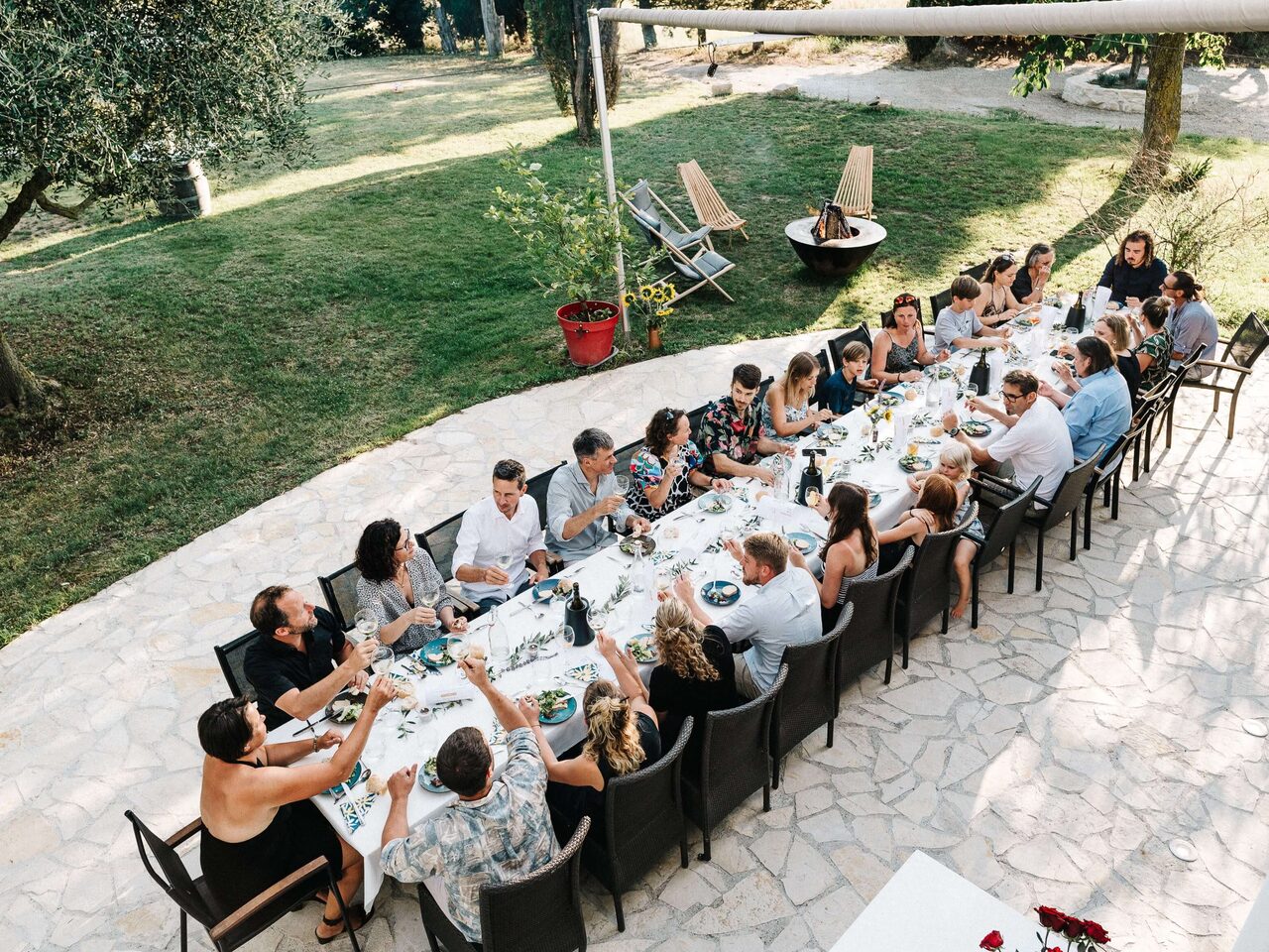 Cocina al fuego durante una celebración