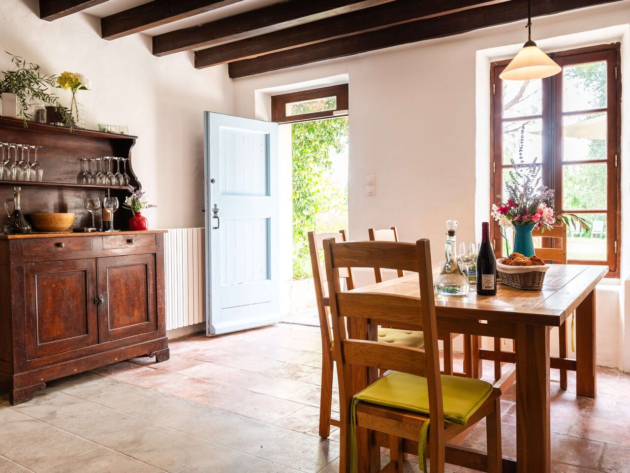 Rincón comedor de un apartamento