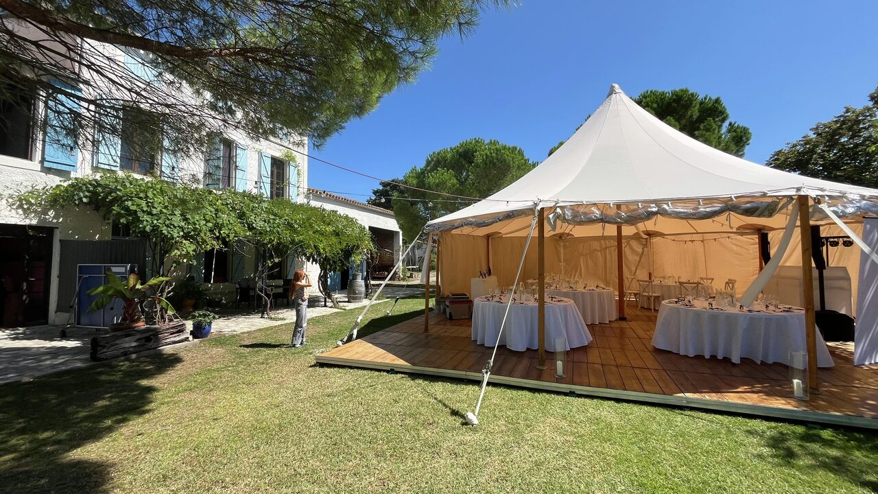 Detalle de una mesa festiva